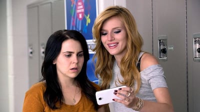 Mae Whitman as Bianca and Bella Thorne as Madison in The DUFF. Courtesy Granville Pictures