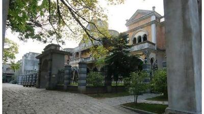 A quiet street in Chikan.