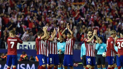 Atletico Madrid’s players applaud at the end of the Uefa Champions League semi-final first leg football match between Atletico Madrid and Bayern Munich at the Vicente Calderon stadium in Madrid on April 27, 2016. Atletico won 1-0. AFP / GERARD JULIEN