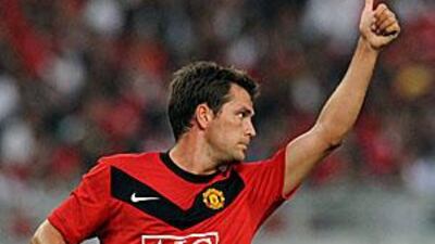Michael Owen gives the new kit the thumbs up.