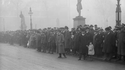 Crowds of the British public gather to watch delegates arrive at a Compulsion Debate in 1916