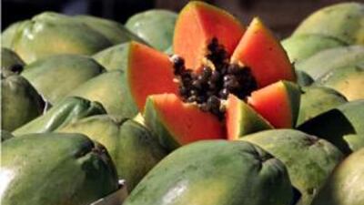 The vitamin C and antioxidants in papaya can help collagen and prevent wrinkles.