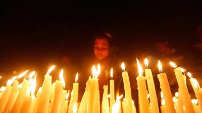 A girl lights candles during a candlelight vigil for a gang rape victim who was assaulted in New Delhi. Reuters / Rupak De Chowdhuri