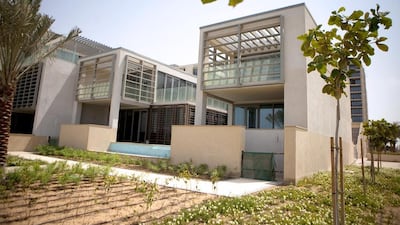 Al Raha Beach villas: Q2 no change. 3BR: Dh240-260,000. 4BR: Dh210-300,000. 5BR: Dh310-330,000. Q2 2013-Q2 2014 up 2%. Silvia Razgova / The National