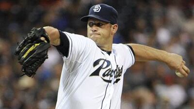 San Diego Padres' Eric Stults pitches during the third innings against Chicago Cubs