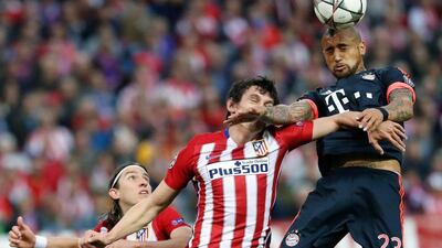 Atletico Madrid’s Montenegran defender Stefan Savic (C) heads for the ball with Bayern Munich’s Chilean striker Arturo Vidal (R) during the Uefa Champions League semi-final first leg match between Atletico Madrid and Bayern Munich played at the Vicente Calderon stadium, in Madrid, Spain, 27 April 2016. EPA/JUANJO MARTIN