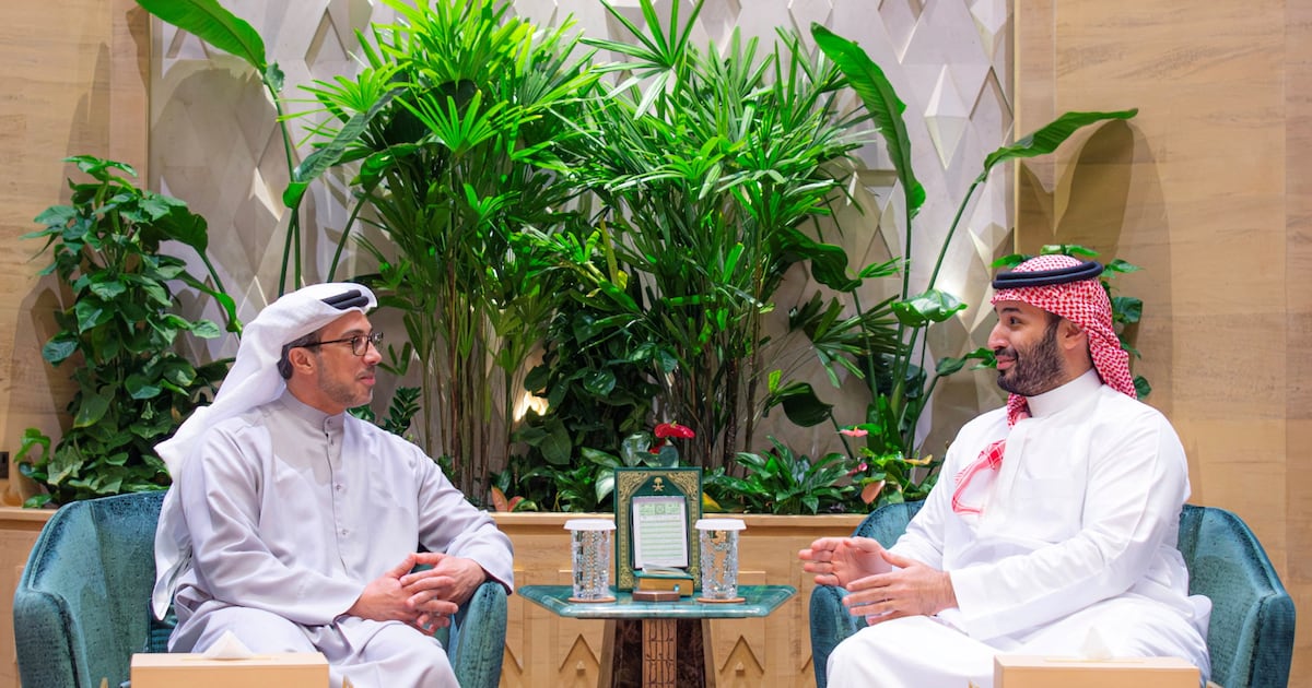 Scheich Mansour bin Zayed trifft den saudischen Kronprinzen Mohammed bin ...