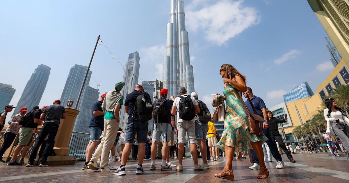 Dubai genehmigt Hilfspaket von 1,5 Milliarden Dh, einschließlich Aussetzung der Steuer für Hotels und Restaurants. Dubai genehmigt Hilfspaket von 1,5 Milliarden Dh, einschließlich Aussetzung der Steuer für Hotels und Restaurants.