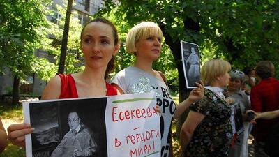 Yevgenia Plakhina, second from left, an Almaty-based journalist, holds up a picture of Kuanyshbek Yesekeyev, the head of the Kazakh Information and Communication Agency, during a protest in June against legislation that tightens government control over the internet.