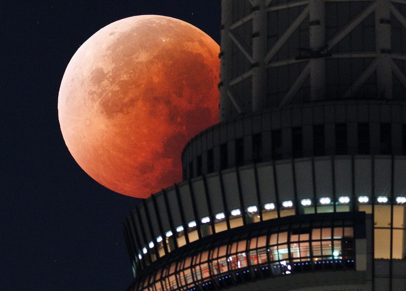 Blood Moon thrills UAE stargazers during rare total lunar eclipse | The ...