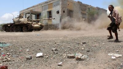 Loyalist forces battle Houthis in Yemen’s southern Lahj province on May 13, 2016, as the government continues its offensive against the rebels and extremist militants. Saleh Al Obeidi / AFP