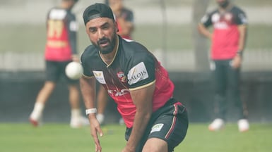 Former Pakistan spinner Zafar Gohar bowls in training during the recently concluded ILT20. Photo: Desert Vipers