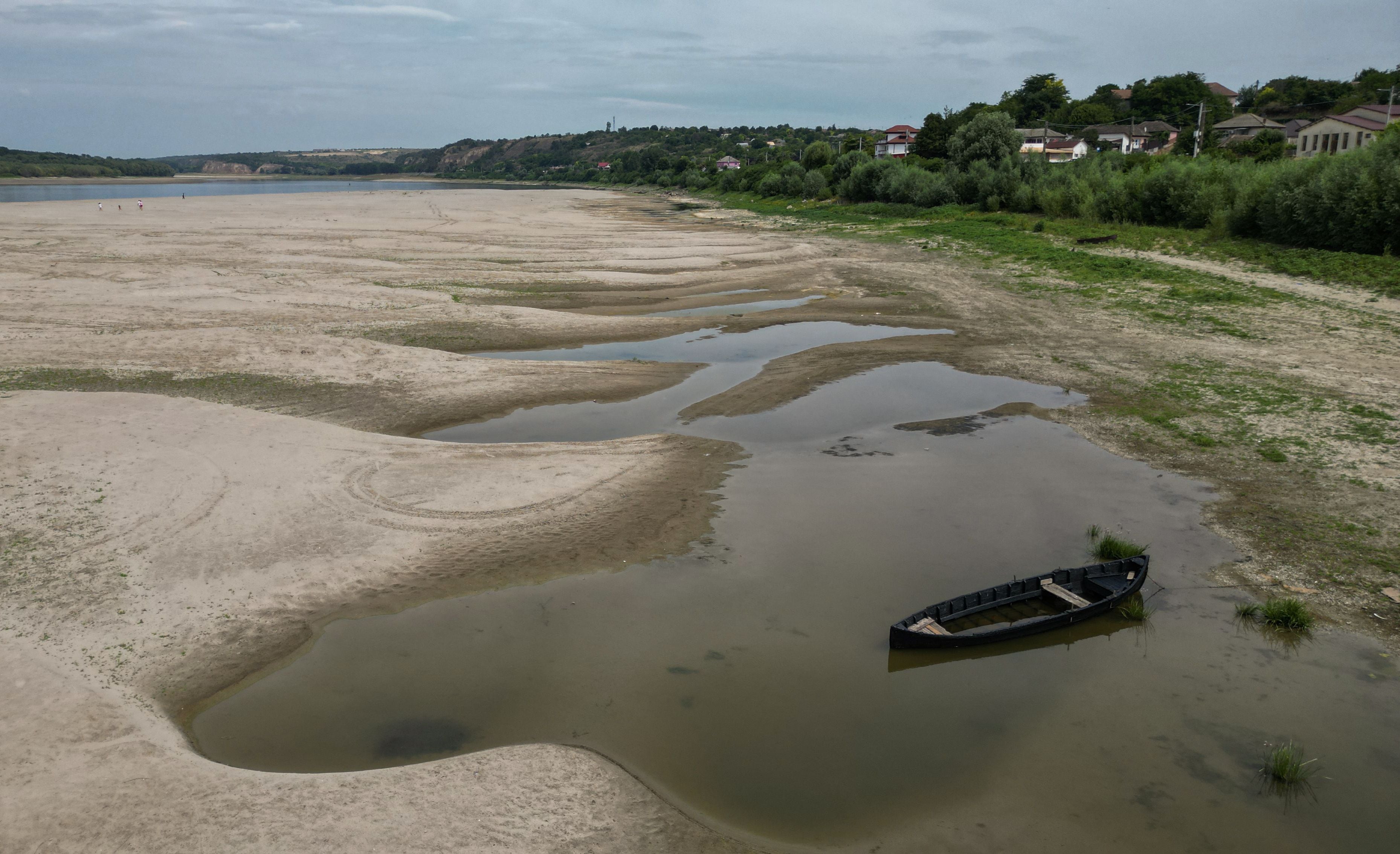 Image linked from the original feed: Europe's heatwave causes power and cargo headache as rivers shrink