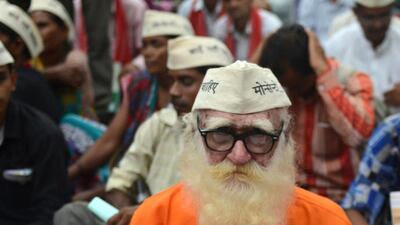 An Indian farmer holds a placard during a protest against genetically modified and the Biotechnology Regulatory Authority of India (BRAI) Bill in New Delhi. RAVEENDRAN / AFP