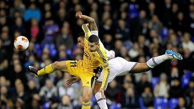 Sheriff Tiraspol's Brazilian Ricardinho, left, vies with Tottenham defender Kyle Naughton during a UEFA Europa League Group K match. Ian Kington / AFP