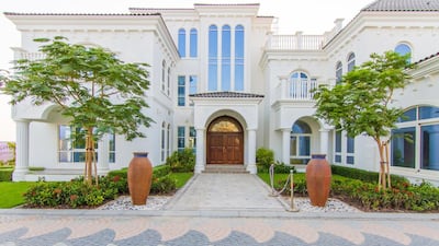 10: Price on application. Signature Villa, Frond F. 6 bedrooms, 7 bathrooms (5 ensuite), 13,909 sq ft.