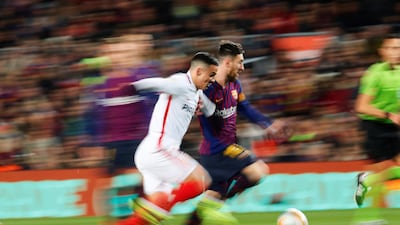 Barcelona's forward Lionel Messi vies for the ball Sevilla's Roque Mesa. EPA