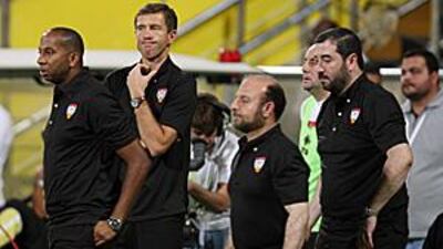 Srecko Katanec, centre, has only lost one game of his five in charge of the UAE. He faces his first match away from home tonight.