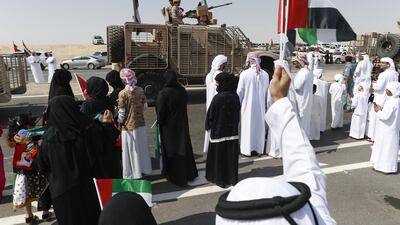 Emiratis greet UAE soldiers returning from Yemen.