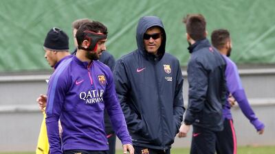 Barcelona manager Luis Enrique talks with Martin Montoya at Saturday's team training session ahead of Sunday's El Clasico with Real Madrid. Gustau Nacarino / Reuters