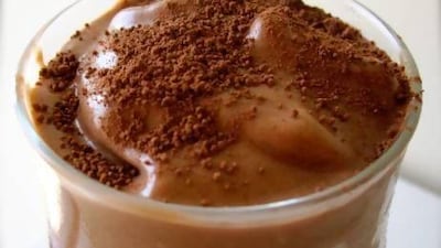 Banana cacao smoothie. Courtesy Alison Andrews
