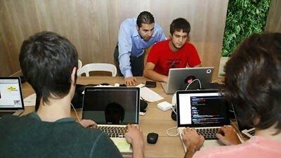 Rony El Nashar, the founder of SeedStartup, in blue shirt, holds a mentoring session in Dubai. Antonie Robertson / The National