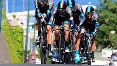 Sir Bradley Wiggins and Team Sky dominated the second stage of the Giro d'Italia, a team time trial.