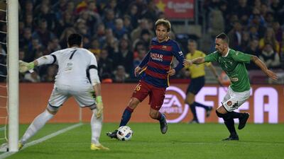 Barcelona’s Sergi Samper controls the ball against Villanovense on Wednesday night during their Copa del Rey round of 32 tie. Lluis Gene / AFP