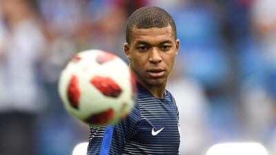 TOPSHOT - France's forward Kylian Mbappe eyes a ball as he warms up before the Russia 2018 World Cup quarter-final football match between Uruguay and France at the Nizhny Novgorod Stadium in Nizhny Novgorod on July 6, 2018. / AFP / Kirill KUDRYAVTSEV