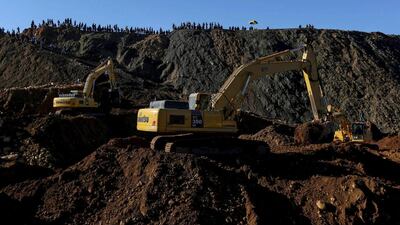 Rescue workers look for bodies of miners killed by a landslide at Hpakant jade mine in Kachin state. oe Zeya Tun / Reuters
