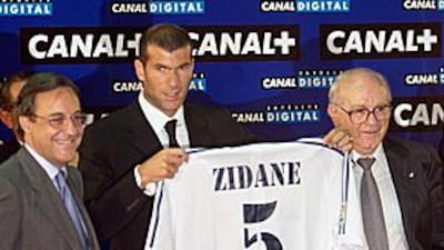 Zinedine Zidane is unveiled as a Real player, with Florentino Perez, left, and Alfredo Di Stefano.