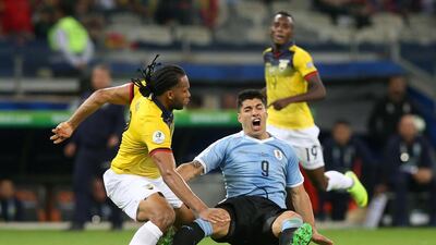 Soccer Football - Copa America Brazil 2019 - Group C - Uruguay v Ecuador - Mineirao Stadium, Belo Horizonte, Brazil Ecuador's Arturo Mina in action with Uruguay's Luis Suarez . Reuters