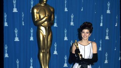 1993: Marisa Tomei stands with her best supporting actress award for 'My Cousin Vinny' in Chanel at the 1993 Oscars. Liaison