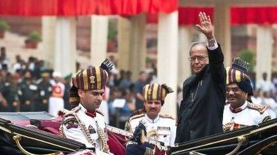 ndia's new president Pranab Mukherjee arrives in a horse-drawn carriage at a ceremony at the presidential palace following his swearing-in in New Delhi.