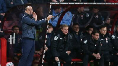 Everton manager Roberto Martinez instructs his players during their FA Cup fifth-round match against Bournemouth at Vitaly Stadium on Saturday. Reuters / Matthew Childs