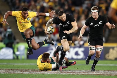 New Zealand's Sonny Bill Williams , centre, makes a break through the Australian defence. Mark Kolbe / Getty Images