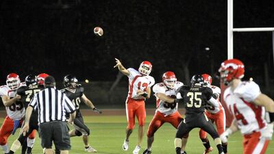 Dubai Stallions Quarterback, Andrej Tasic, throws a pass during the Desert Bowl on Friday night. Charles Crowell for The National / March 14, 2014