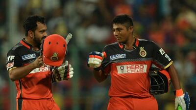 Royal Challengers Bangalore batsmen Sarfaraz Khan (R) congratulates Kedar Jadhav after the end of the first innings during the 2016 Indian Premier League(IPL) Twenty20 cricket match between Royal Challengers Bangalore and Sunrisers Hyderabad at The M Chinnaswamy Stadium in Bangalore on April 12, 2016. AFP / MANJUNATH KIRAN