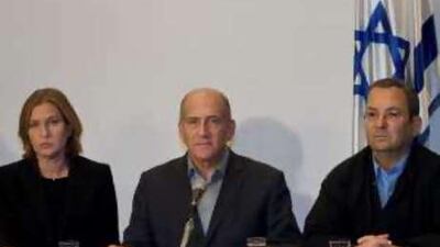 Ehud Olmert, Israel's prime minister, is flanked by Ehud Barak, the defence minister, and Tzipi Livni, the foreign minister, as he answers questions at a news conference in Tel Aviv.