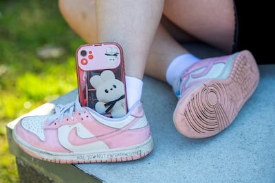 Ever present mobile phones is under scrutiny for younger generations. REUTERS / Jeremy Piper