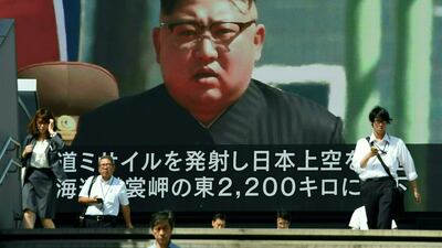 A large video screen in Tokyo broadcasts the news that a North Korean missile has just passed over Japan on a test run on September 15, 2017. Toru Yamanaka/AFP