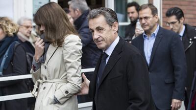 epa05639457 Former French President Nicolas Sarkozy (R) and his wife Carla Bruni-Sarkozy arrive at a polling station to cast their vote during the first round of the French right wing party 'Les Republicains' (LR) primaries in Paris, France, 20 November 2016. The second round will be on 27 November 2017. Voters are choosing between France's seven centre-right presidential candidates the winner of which will fight the French presidential elections on 23 April and 07 May 2017. EPA/IAN LANGSDON