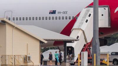 epa08229502 Australian evacuees from the quarantined cruise ship Diamond Princess in Japan, disembark the Qantas flight QFA6032 at Darwin International Airport in Darwin, Australia, 20 February 2020. Hundreds of Australian nationals evacuated from the cruise ship will be quarantined at a workers camp in Howard Springs. EPA/HELEN ORR AUSTRALIA AND NEW ZEALAND OUT