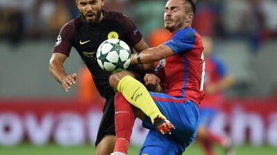 Sergio Aguero of Manchester City vies with Jugurtha Hamroun. (AFP)