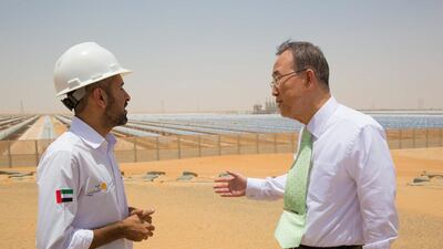 Ban Ki-moon speaks to Masdar engineer Abdulaziz Al Obaidli during trip to the Shams 1 concentrated solar power plant. Courtesy Ministry of Foreign Affairs