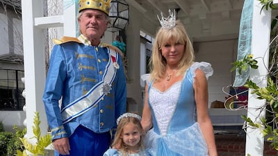 Goldie Hawn and Kurt Russell as the king and queen from 'Cinderella'. Photo: @goldiehawn / Instagram