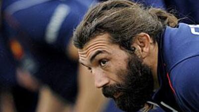 Lock forward Sebastien Chabal has been recalled to the France team as one of seven changes.