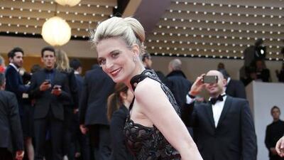 Model and actress Sarah Marshall poses on the red carpet. Regis Duvignau / Reuters