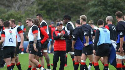 Eddie Jones oversees training as England prepare to begin their 2018 Six Nations campaign. Warren Little / Getty Images