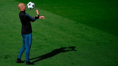 Real Madrid's coach Zinedine Zidane oversees the training session. Pierre-Philippe Marcou / AFP